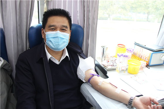 人民警察一心為民，捋袖捐血鐵血柔情——安康市公安局積極開展冬季獻(xiàn)血活動(dòng)