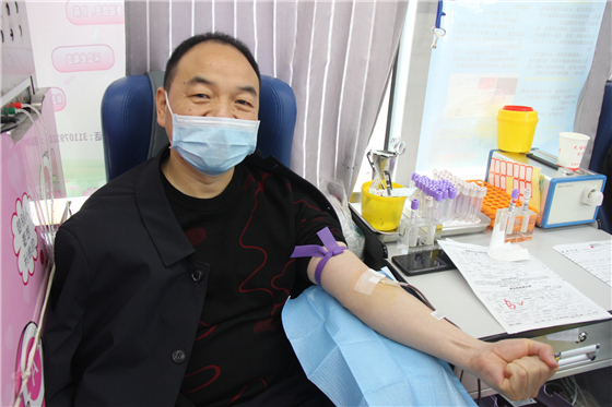 人民警察一心為民，捋袖捐血鐵血柔情——安康市公安局積極開展冬季獻(xiàn)血活動(dòng)