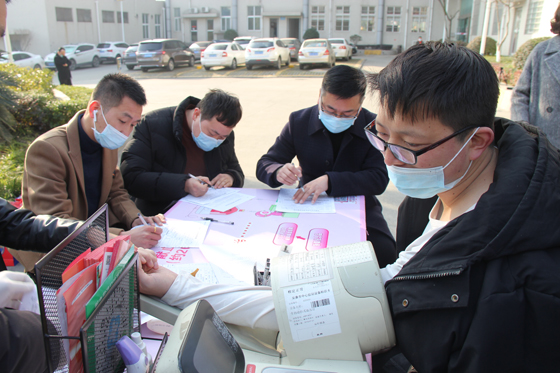 血液是生命的禮物——中國(guó)聯(lián)通安康市分公司、安康大數(shù)據(jù)運(yùn)營(yíng)有限公司聯(lián)合開展冬季應(yīng)急獻(xiàn)血活動(dòng)