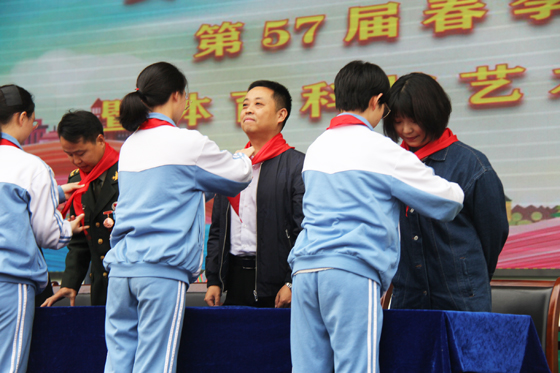 關心公益 感恩奉獻 ——我站職工參加市一小春季運動會暨體育科技藝術節(jié)開幕式