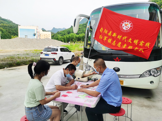 旬陽縣紅軍鎮(zhèn)開展“學(xué)黨史、辦實事”愛心獻(xiàn)血 活動